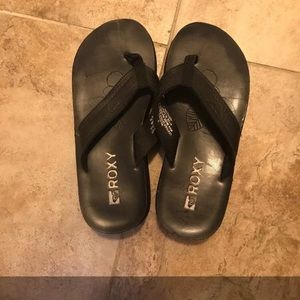 Roxy size 6 leather upper black flip flop sandals